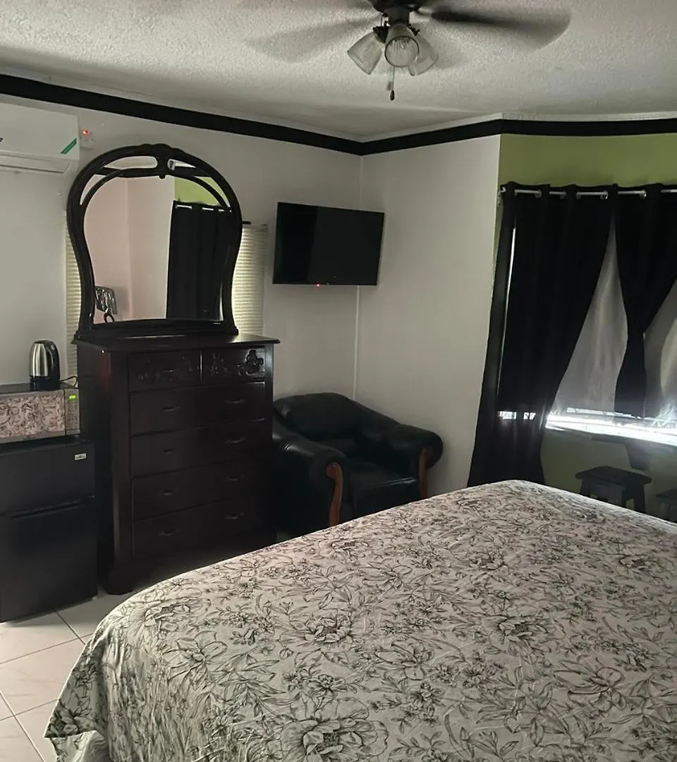 Quarto em Acomodações Particulares Hide Away From Home May Pen Jamaica